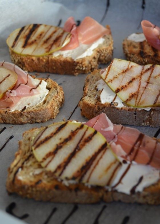 Prosciutto Pear Tartines recipe cool artisan Γαβριήλ Νικολαΐδης