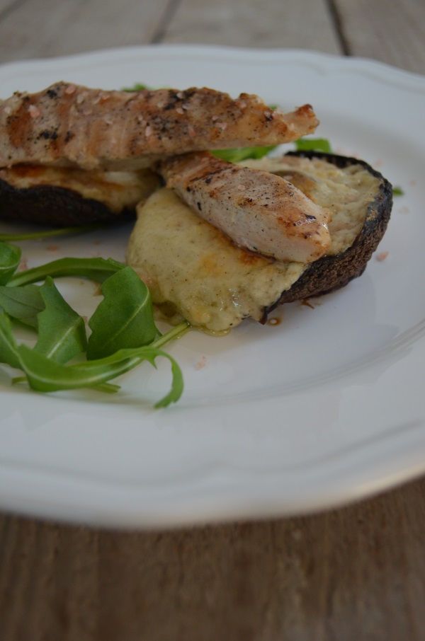 Portobello Mushroom stuffed with Cheese Sauce and Chicken COOL ARTISAN Γαβριήλ Νικολαίδης