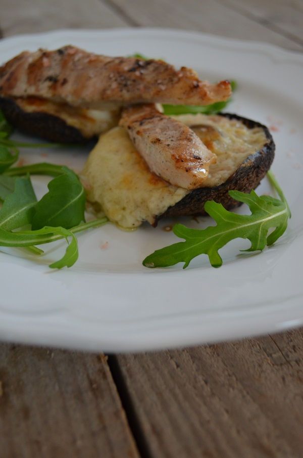 Portobello Mushroom stuffed with Cheese Sauce and Chicken COOL ARTISAN Γαβριήλ Νικολαίδης