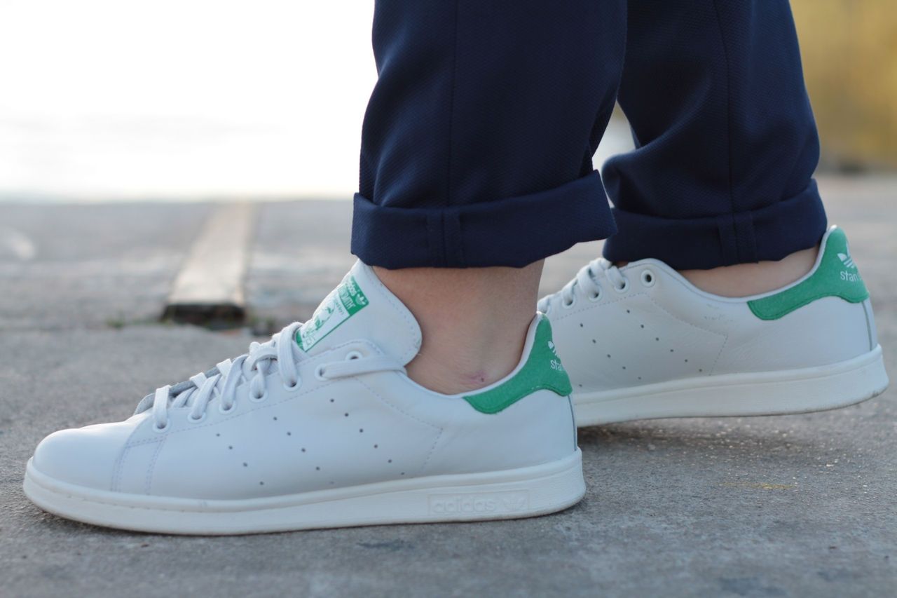 street style man fashion blogger blue suit stan smith adidas shoes white shirt cool artisan Γαβριηλ Νικολαιδης