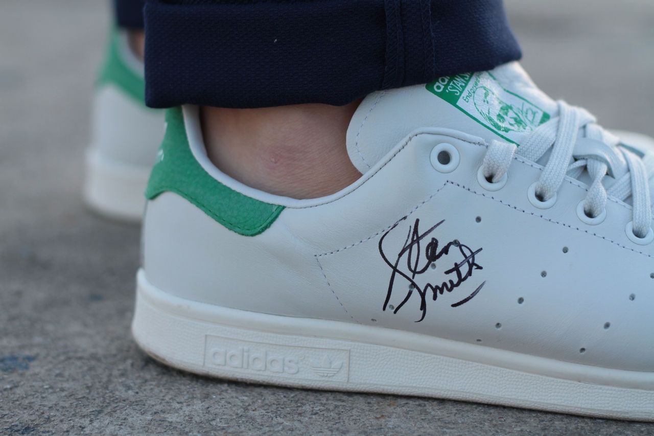 street style man fashion blogger blue suit stan smith adidas shoes white shirt cool artisan Γαβριηλ Νικολαιδης