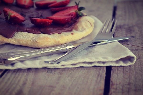Nutella Strawberry Pizza, recipe, chocolate, easy ,simple , πίτσα με νουτέλα, πραλίνα φουντουκιού, σοκολάτα, cool artisan, Γαβριήλ Νικολαίδης