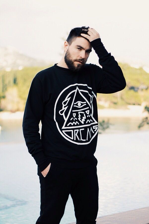 street style man fashion blogger mens style black outfit new balance asos topman cool artisan Γαβριηλ Νικολαιδης 