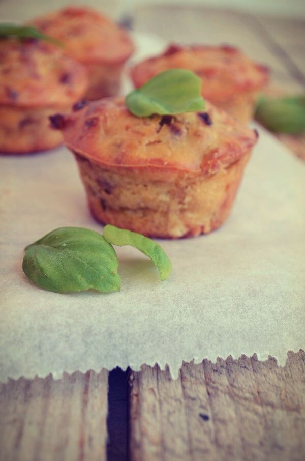 Basil and Leek Muffins, recipe, easy fast, simple, feta cheese, olive oil, συνταγή , μάφινς, πράσο, βασιλικός, Γαβριήλ Νικολαίδης, cool artisan 