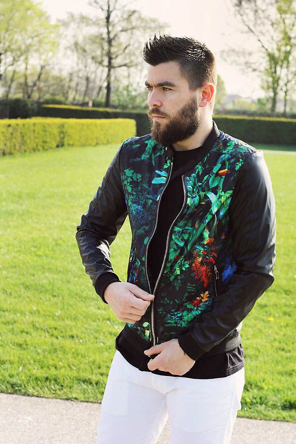 men street style, man fashion, blogger, white pants, stan smith, adidas, black T-shirt, Asos, floral jacket, zara, Γαβριήλ Νικολαίδης, cool artisan