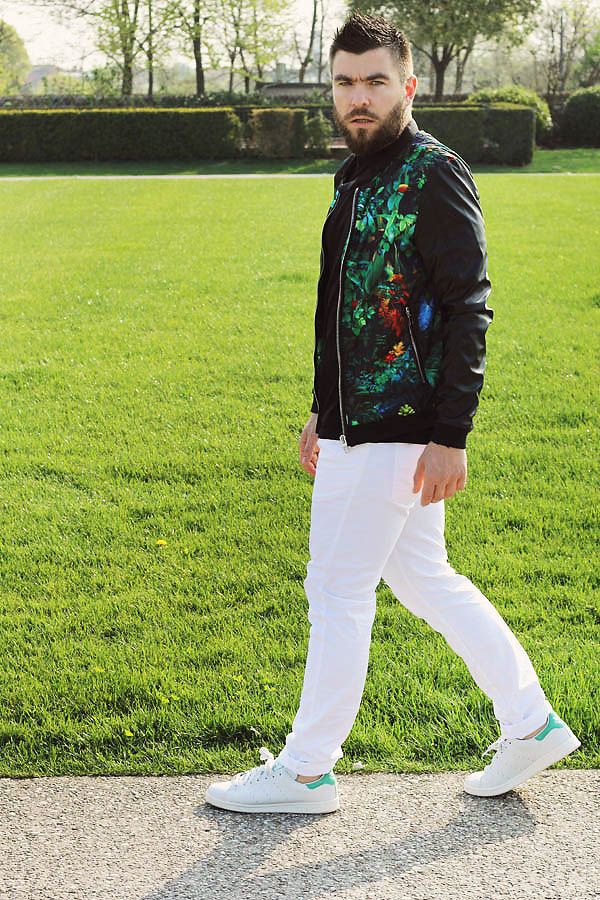 men street style, man fashion, blogger, white pants, stan smith, adidas, black T-shirt, Asos, floral jacket, zara, Γαβριήλ Νικολαίδης, cool artisan