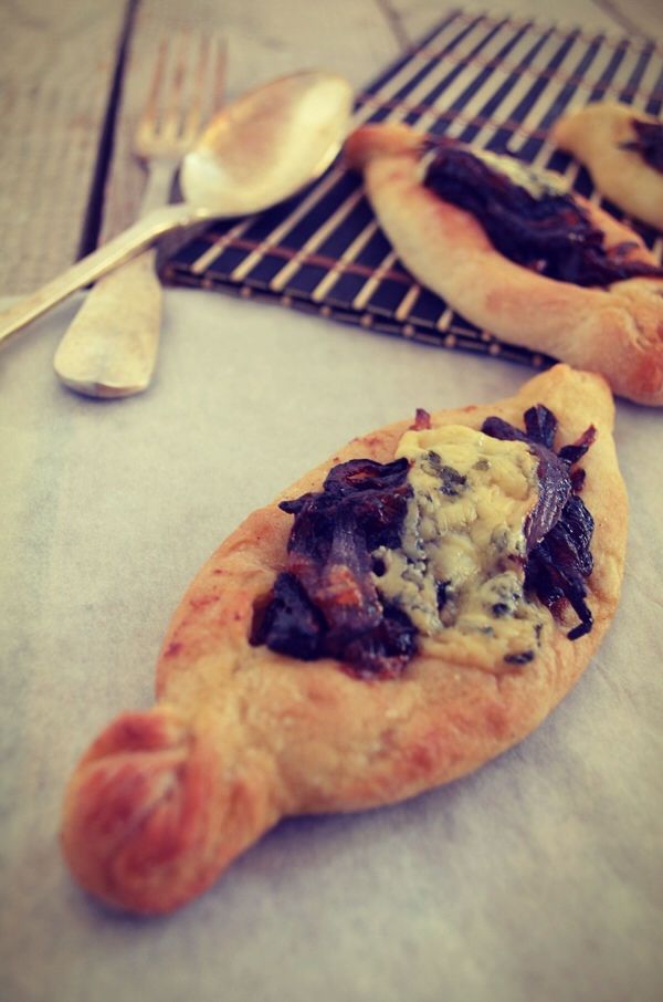 http://demo.coolartisan.gr/wp-content/uploads/2014/04/x-blue-cheesex-caramelised-onionsx-cool-artisalx-x-x-x-x-x3.jpg