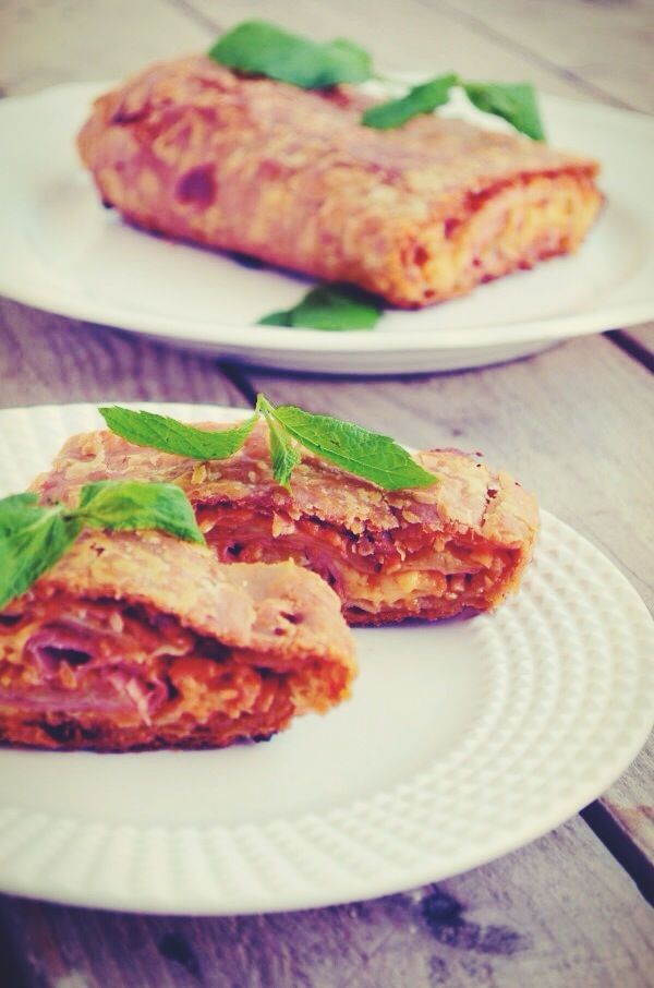 4-Ingredient pizza roll, recipe, συνταγή, ζύμη για πίτσα, σάλτσα για πίτσα, πίτσα ρολό, γαλοπούλα, μοτσαρέλα, εύκολη, απλή, γρήγορη, cool artisan, Γαβριήλ Νικολαιδης 