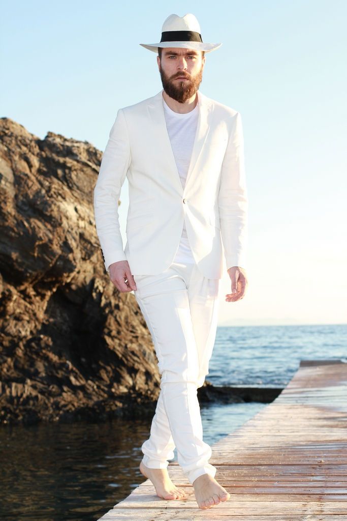 street style, man, fashion blogger, beach, white suit, panama hat, T-shirt, Intimissimi, calzedonia, zara, Γαβριήλ Νικολαίδης, cool artisan