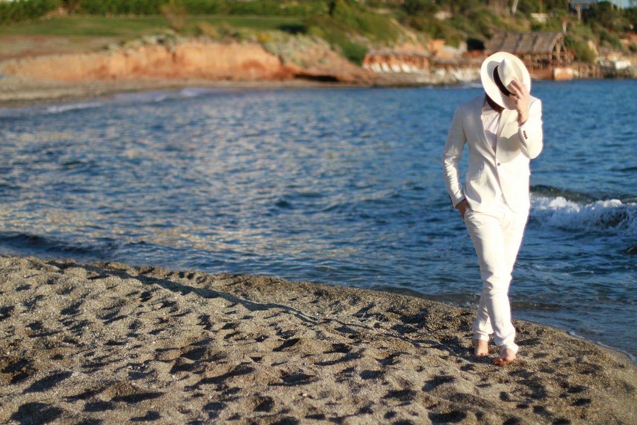 street style, man, fashion blogger, beach, white suit, panama hat, T-shirt, Intimissimi, calzedonia, zara, Γαβριήλ Νικολαίδης, cool artisan 10