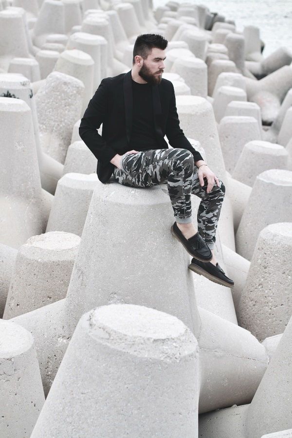street style, man fashion blogger, militair, cameo pants, trouser, black T-shirt, suit, street fashion, Tezenis, Armani exchange, cool artisan, Γαβριήλ Νικολαιδης