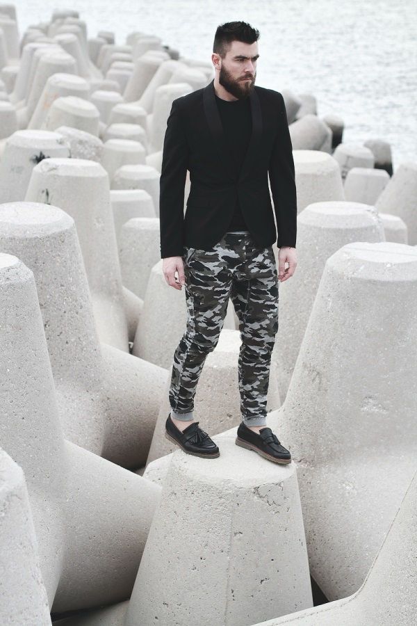 street style, man fashion blogger, militair, cameo pants, trouser, black T-shirt, suit, street fashion, Tezenis, Armani exchange, cool artisan, Γαβριήλ Νικολαιδης