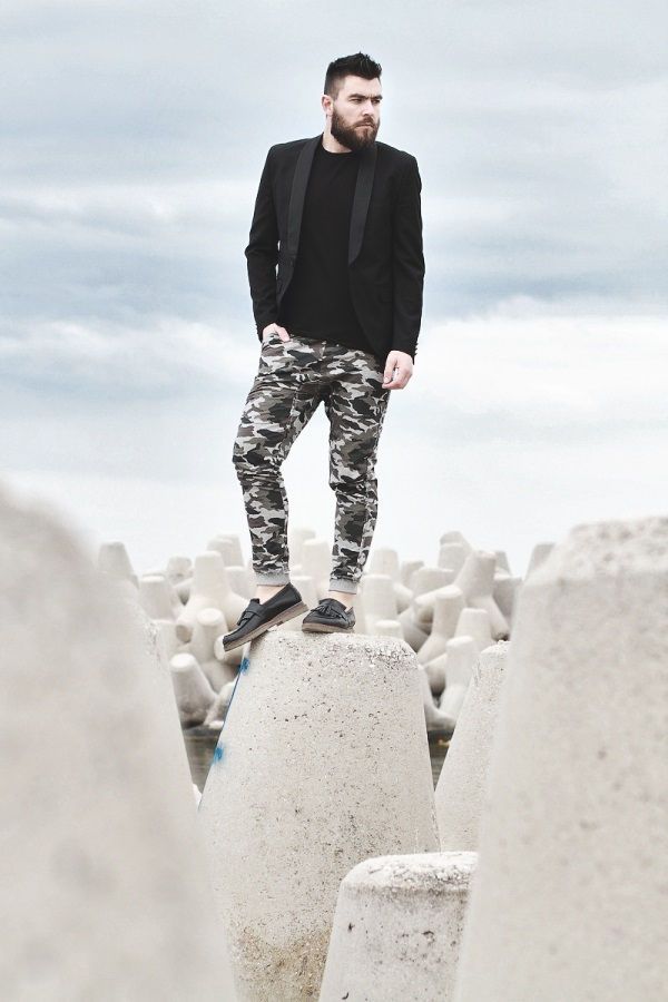 street style, man fashion blogger, militair, cameo pants, trouser, black T-shirt, suit, street fashion, Tezenis, Armani exchange, cool artisan, Γαβριήλ Νικολαιδης
