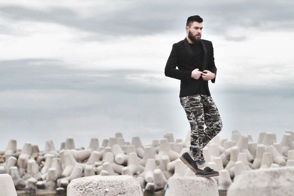 street style, man fashion blogger, militair, cameo pants, trouser, black T-shirt, suit, street fashion, Tezenis, Armani exchange, cool artisan, Γαβριήλ Νικολαιδης11