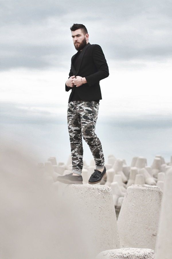 street style, man fashion blogger, militair, cameo pants, trouser, black T-shirt, suit, street fashion, Tezenis, Armani exchange, cool artisan, Γαβριήλ Νικολαιδης
