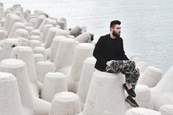 street style, man fashion blogger, militair, cameo pants, trouser, black T-shirt, suit, street fashion, Tezenis, Armani exchange, cool artisan, Γαβριήλ Νικολαιδης