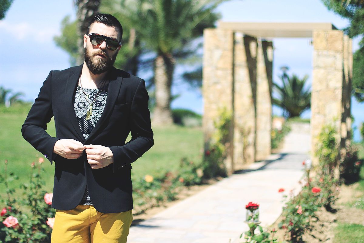 street style, mens fashion, blogger, asos, topman, zara, calzedonia, h&m, 3rd floor, editorial, sani resort, summer style, black jacket, yellow pants, print T-shirt, cameo