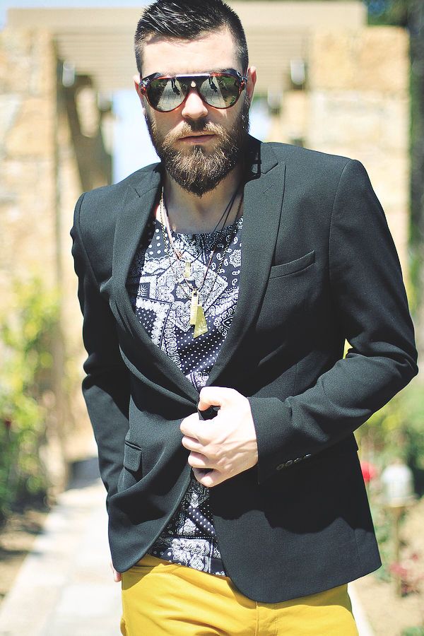 street style, mens fashion, blogger, asos, topman, zara, calzedonia, h&m, 3rd floor, editorial, sani resort, summer style, black jacket, yellow pants, print T-shirt, cameo