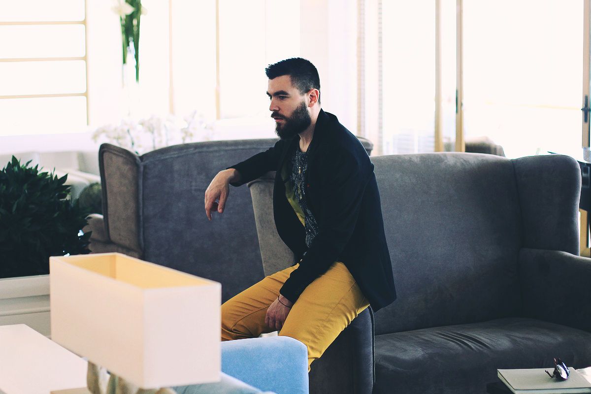 street style, mens fashion, blogger, asos, topman, zara, calzedonia, h&m, 3rd floor, editorial, sani resort, summer style, black jacket, yellow pants, print T-shirt, cameo