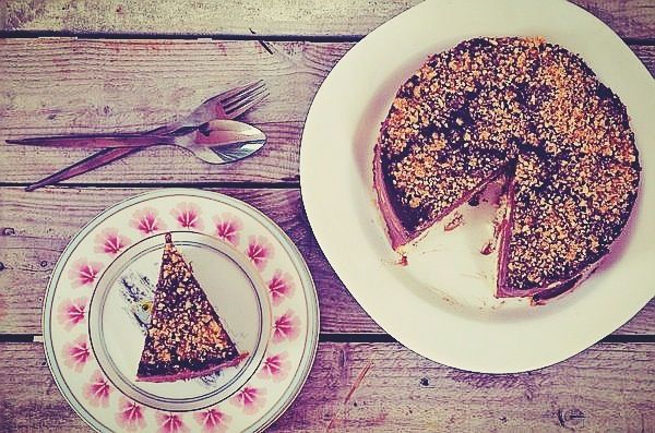 Chocolate cake with tsoureki, συνταγή, τούρτα σοκολάτα, τσουρέκι, εύκολη, γρήγορη, απλή, κρέμα γάλακτος, σιρόπι λικέρ, στέλιος παρλιαρος, stelios parliaros, cool artisan, Γαβριήλ Νικολάιδης 