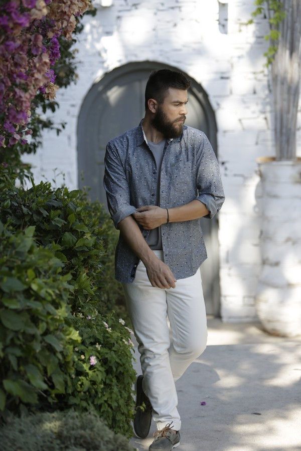man, guy, fashion,fashion blog, fashion blogger, island,chic, street style, white pants, grey T-shirt, grey shirt, mcarthur glen, Athens, cool artisan