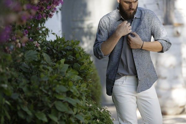 man, guy, fashion,fashion blog, fashion blogger, island,chic, street style, white pants, grey T-shirt, grey shirt, mcarthur glen, Athens, cool artisan