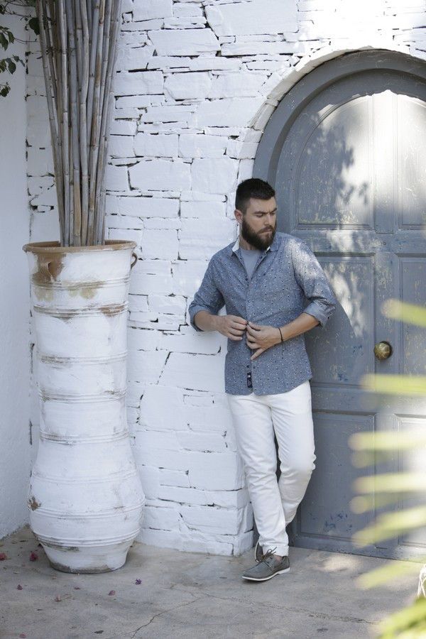 man, guy, fashion,fashion blog, fashion blogger, island,chic, street style, white pants, grey T-shirt, grey shirt, mcarthur glen, Athens, cool artisan