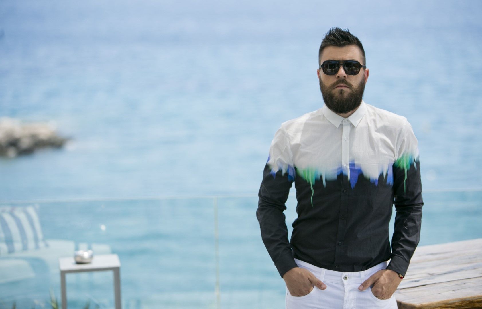 street style, man fashion blog, fashion blogger, white jeans, black blazer, black and white suit, adidas shoes, dihital print shirt, guy blogger 