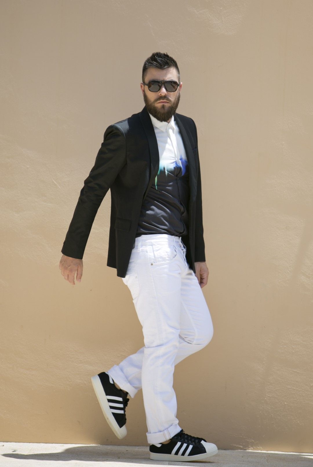 street style, man fashion blog, fashion blogger, white jeans, black blazer, black and white suit, adidas shoes, dihital print shirt, guy blogger 
