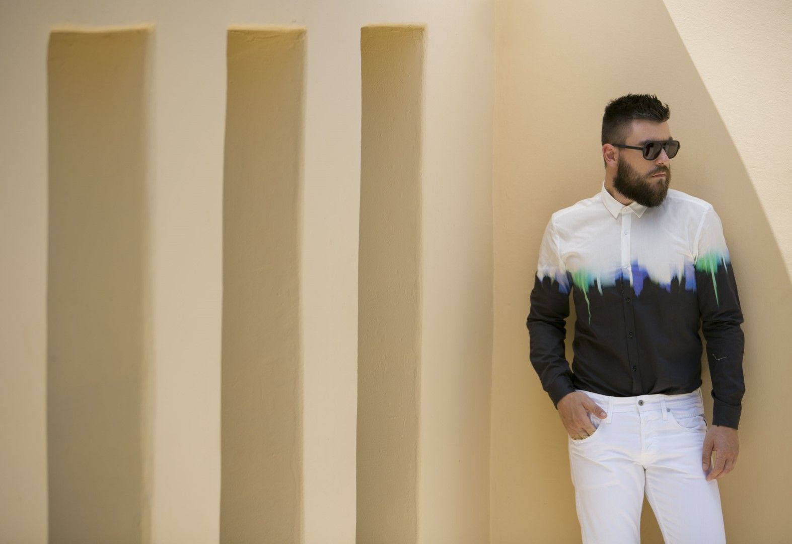 street style, man fashion blog, fashion blogger, white jeans, black blazer, black and white suit, adidas shoes, dihital print shirt, guy blogger 