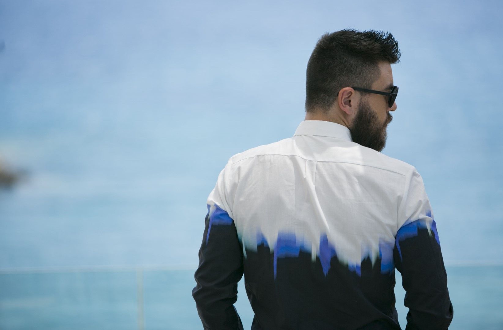 street style, man fashion blog, fashion blogger, white jeans, black blazer, black and white suit, adidas shoes, dihital print shirt, guy blogger 