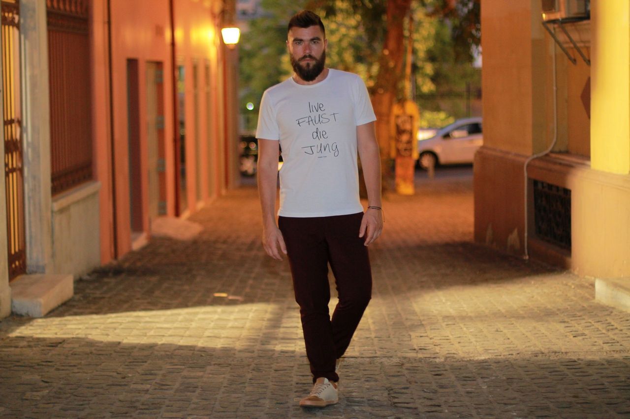 STREET STYLE, ATHENS, FASHION, MENS, T-SHIRT, NEW, 2014, FASHION, BLOG, BLOGGER, GUY, WHITE T-SHIRT, DAPPER GUILT, COOL ARTISAN, ΓΑΒΡΙΗΛ ΝΙΚΟΛΑΙΔΗΣ