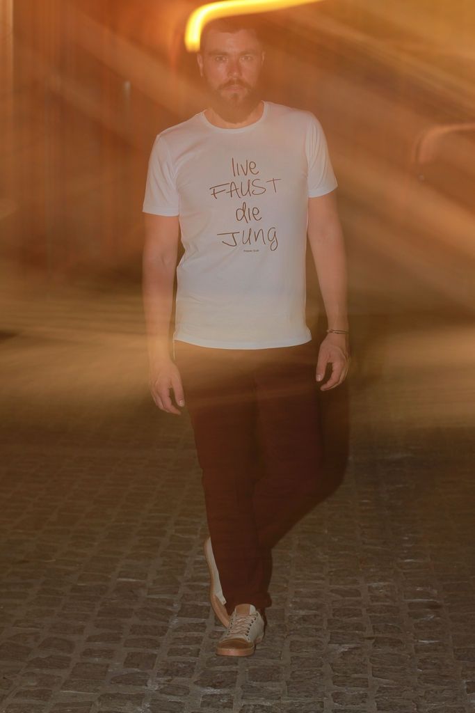 STREET STYLE, ATHENS, FASHION, MENS, T-SHIRT, NEW, 2014, FASHION, BLOG, BLOGGER, GUY, WHITE T-SHIRT, DAPPER GUILT, COOL ARTISAN, ΓΑΒΡΙΗΛ ΝΙΚΟΛΑΙΔΗΣ