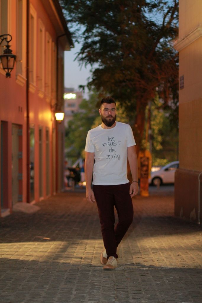 STREET STYLE, ATHENS, FASHION, MENS, T-SHIRT, NEW, 2014, FASHION, BLOG, BLOGGER, GUY, WHITE T-SHIRT, DAPPER GUILT, COOL ARTISAN, ΓΑΒΡΙΗΛ ΝΙΚΟΛΑΙΔΗΣ