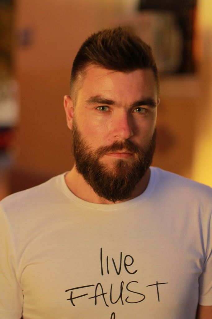 STREET STYLE, ATHENS, FASHION, MENS, T-SHIRT, NEW, 2014, FASHION, BLOG, BLOGGER, GUY, WHITE T-SHIRT, DAPPER GUILT, COOL ARTISAN, ΓΑΒΡΙΗΛ ΝΙΚΟΛΑΙΔΗΣ