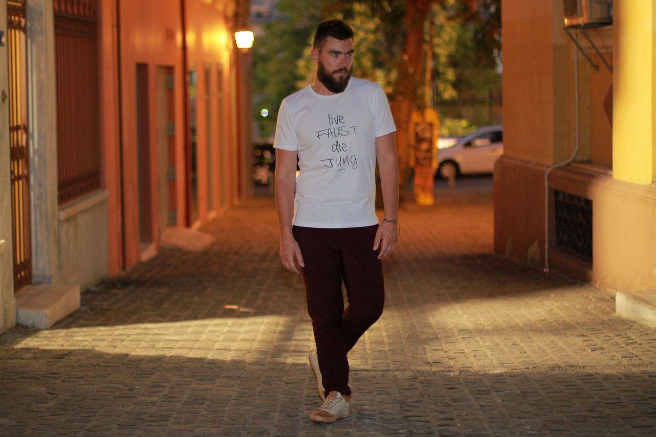 STREET STYLE, ATHENS, FASHION, MENS, T-SHIRT, NEW, 2014, FASHION, BLOG, BLOGGER, GUY, WHITE T-SHIRT, DAPPER GUILT, COOL ARTISAN, ΓΑΒΡΙΗΛ ΝΙΚΟΛΑΙΔΗΣ