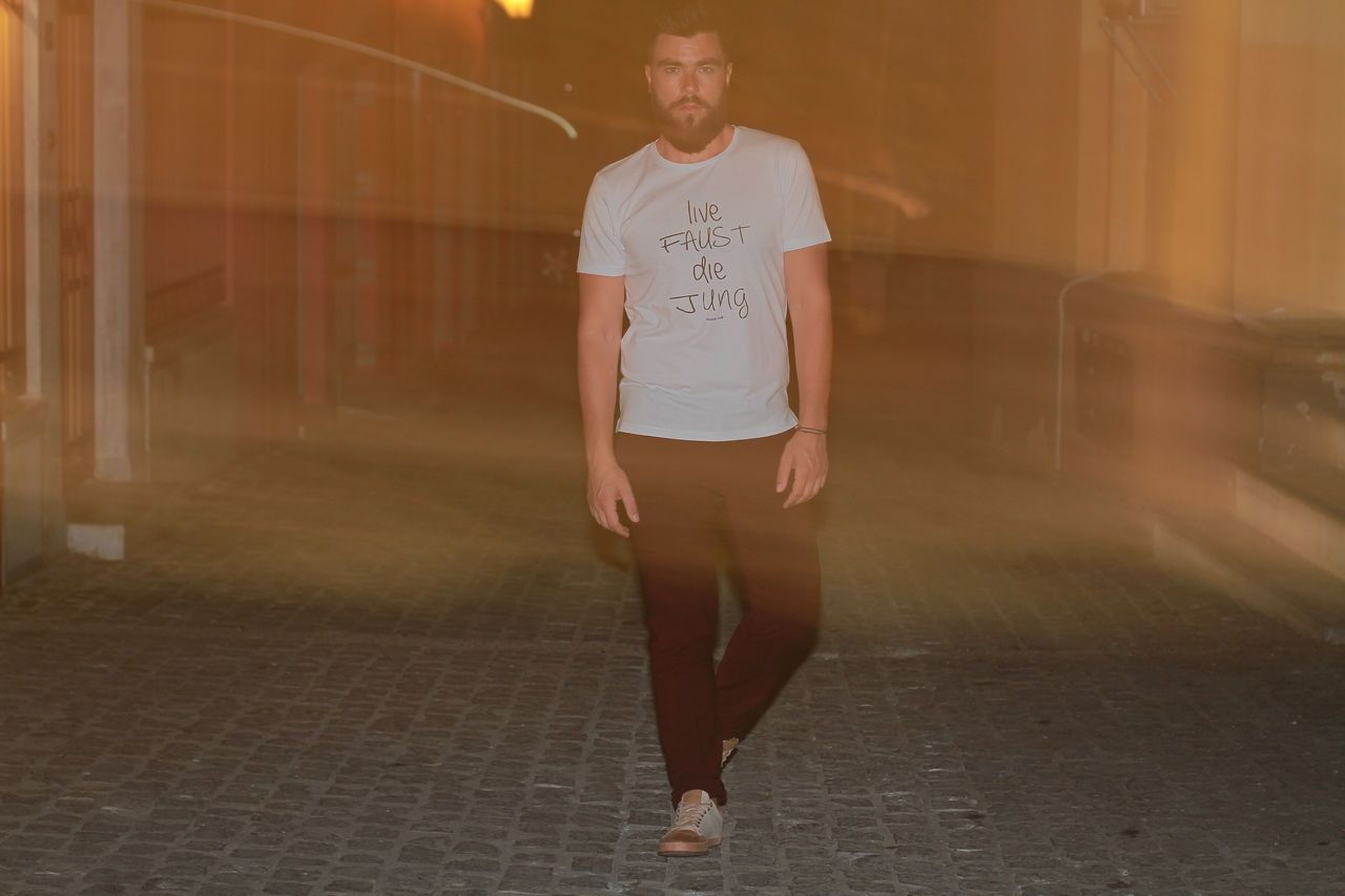 STREET STYLE, ATHENS, FASHION, MENS, T-SHIRT, NEW, 2014, FASHION, BLOG, BLOGGER, GUY, WHITE T-SHIRT, DAPPER GUILT, COOL ARTISAN, ΓΑΒΡΙΗΛ ΝΙΚΟΛΑΙΔΗΣ