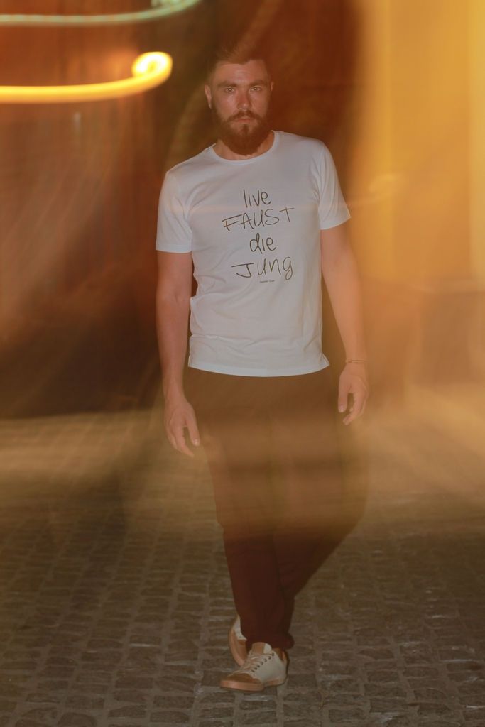 STREET STYLE, ATHENS, FASHION, MENS, T-SHIRT, NEW, 2014, FASHION, BLOG, BLOGGER, GUY, WHITE T-SHIRT, DAPPER GUILT, COOL ARTISAN, ΓΑΒΡΙΗΛ ΝΙΚΟΛΑΙΔΗΣ