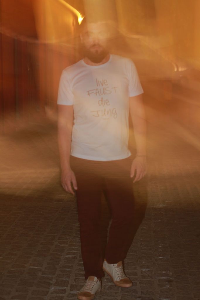 STREET STYLE, ATHENS, FASHION, MENS, T-SHIRT, NEW, 2014, FASHION, BLOG, BLOGGER, GUY, WHITE T-SHIRT, DAPPER GUILT, COOL ARTISAN, ΓΑΒΡΙΗΛ ΝΙΚΟΛΑΙΔΗΣ