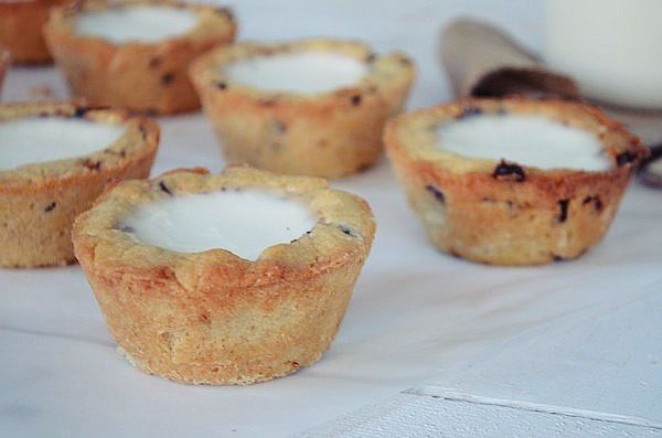 Chocolate Chip Cookie Cups with Panna Cotta Milk, cookies, Μπισκότα σοκολάτας, γέμιση, κρέμα πανακότα, συνταγή, γλυκιά, απλή, γεμιστά μπισκότα, Γαβριήλ Νικολαΐδης, cool artisan