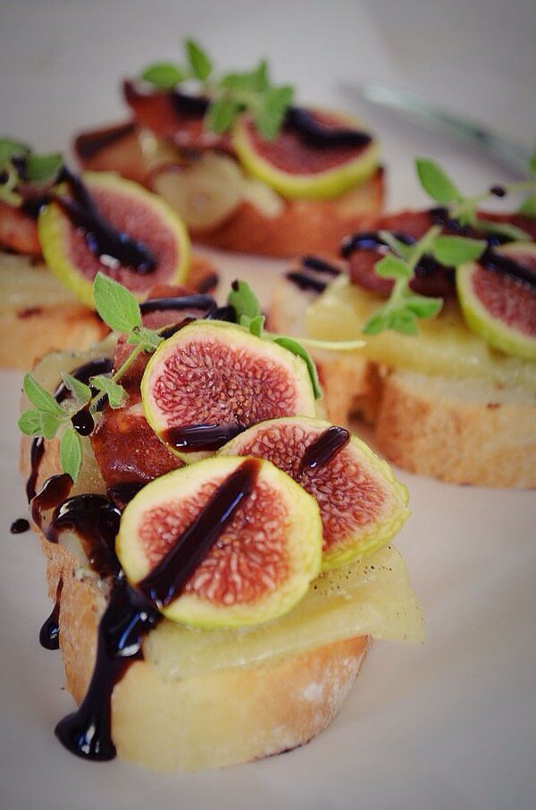 fig, crostini, recipe, inspiration, cheese, sausage, balsamic, μπρουσκέτες, σύκο, λουκάνικο, τυρί, συνταγή, απλή