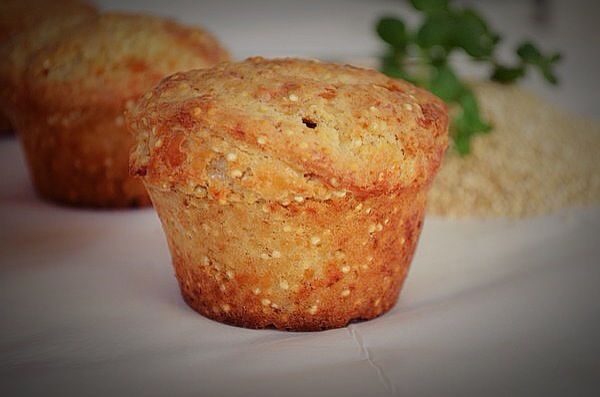 Quinoa Flakes, Cheese and Red Peppers Muffins Recipe, gruyere, συνταγή, μάφινς, φέτα, κινόα, γραβιέρα, κόκκινη πιπεριά, συνταγή, cool artisan