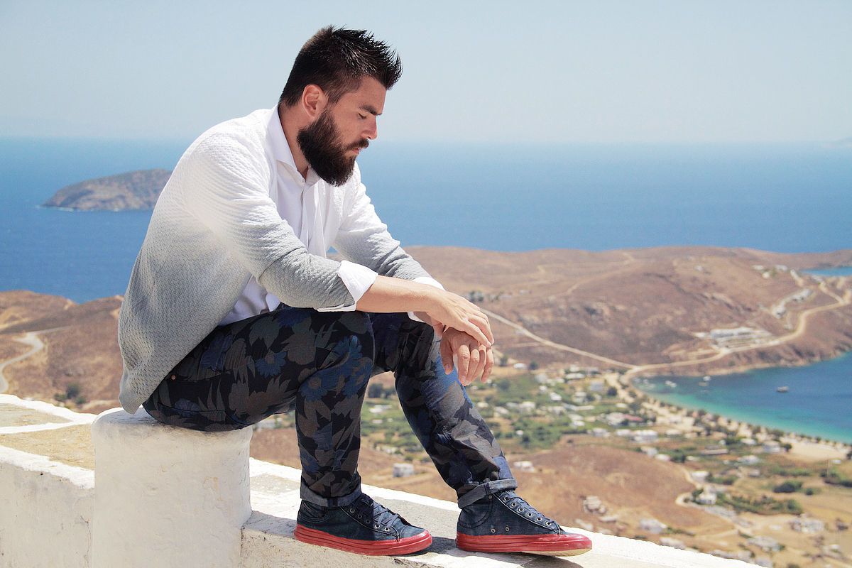 street style, man, guy, fashion blog, fashion blogger, floral, denim, pants, diesel shoes, white shirt, cardigan, topman, Zara, cool aertisan, Γαβριήλ Νικολαΐδης 