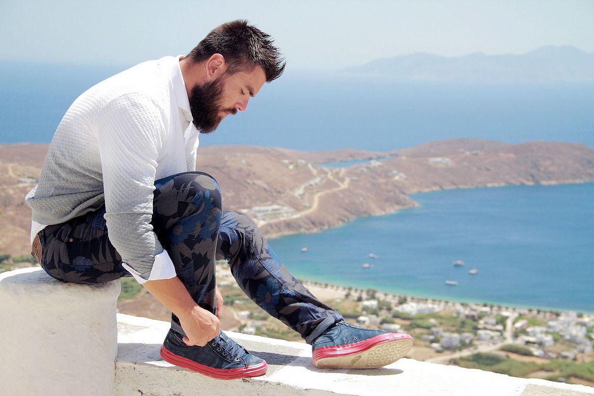 street style, man, guy, fashion blog, fashion blogger, floral, denim, pants, diesel shoes, white shirt, cardigan, topman, Zara, cool aertisan, Γαβριήλ Νικολαΐδης 