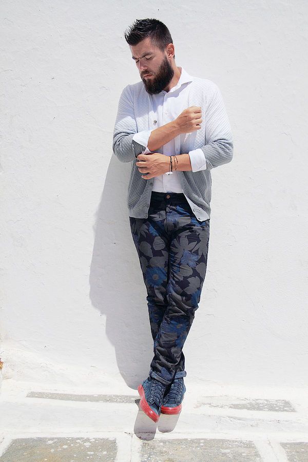 street style, man, guy, fashion blog, fashion blogger, floral, denim, pants, diesel shoes, white shirt, cardigan, topman, Zara, cool aertisan, Γαβριήλ Νικολαΐδης 