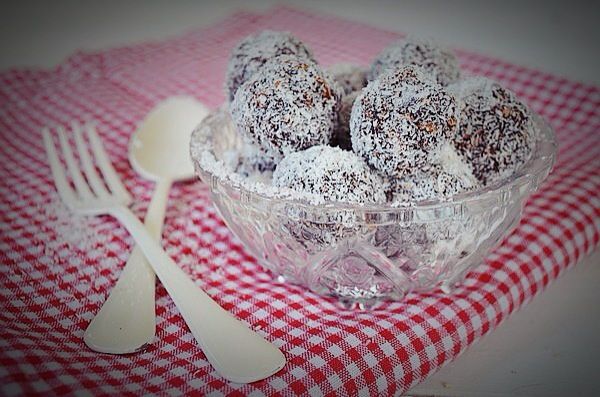 Swedish Chocolate Balls, Coconut Balls, Recipe, simple, easy, oat, cacao, συνταγή, σουδικά, τροφάκια, γρήγορα βρώμη, καρύδα, κανάο, σοκολάτα, cool artisan, Γαβριήλ Νικολαΐδης