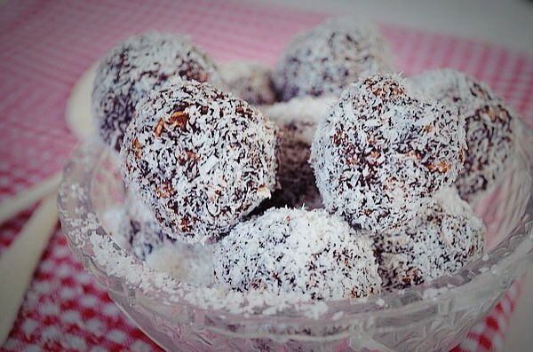 Swedish Chocolate Balls, Coconut Balls, Recipe, simple, easy, oat, cacao, συνταγή, σουδικά, τροφάκια, γρήγορα βρώμη, καρύδα, κανάο, σοκολάτα, cool artisan, Γαβριήλ Νικολαΐδης