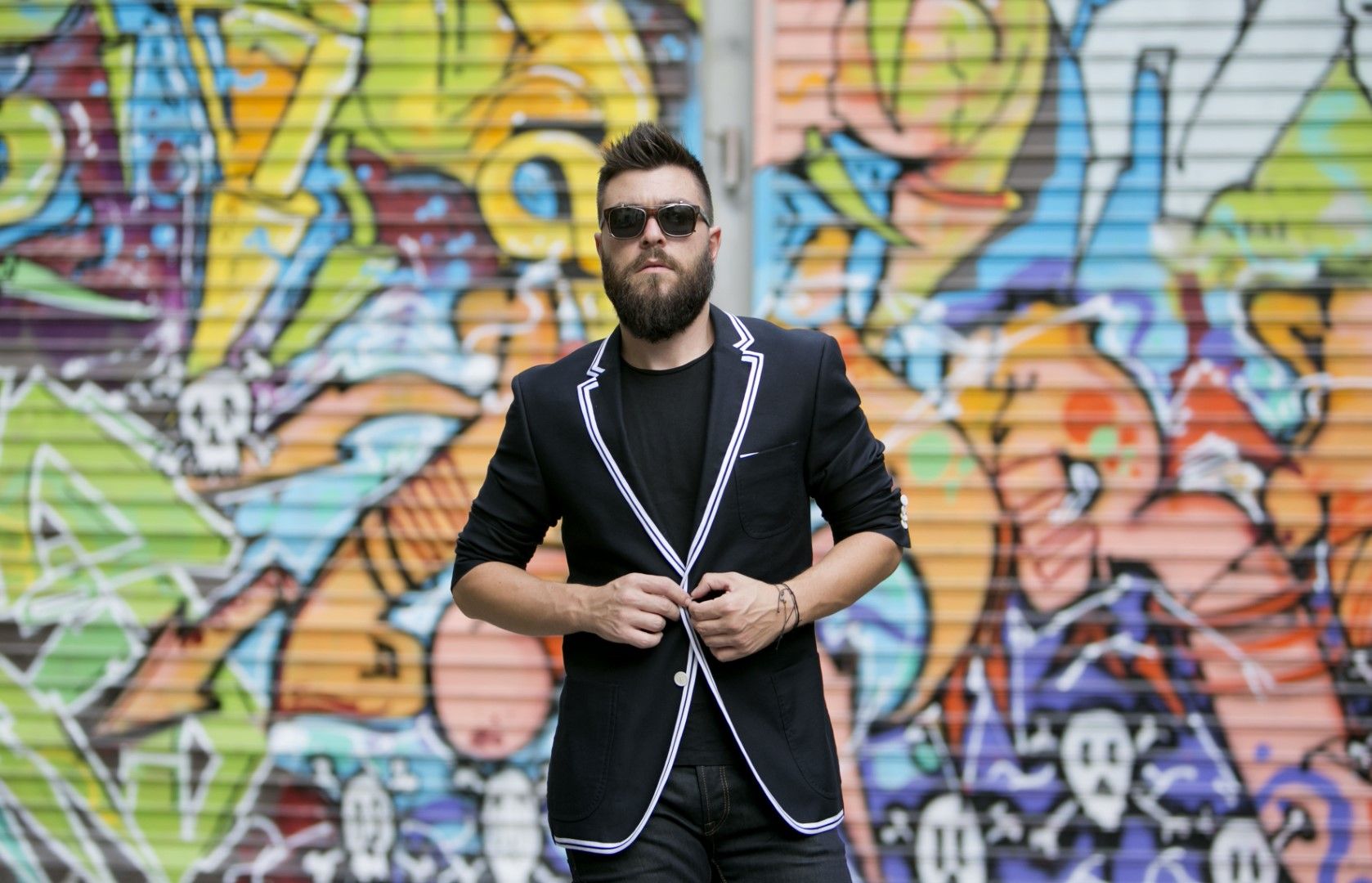 man street style, fashion blogger, trends 2014 2015, blazer, jeans, T-shirt, shoes, Adidas, Hugo Boss, Staff Jeans, Mcarthur Glen Athens, Cool Artisan, Γαβριήλ Νικολαίδης