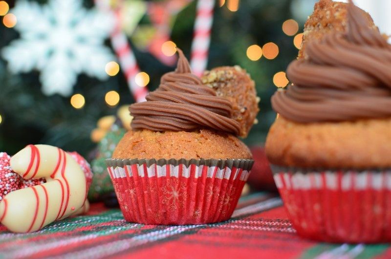christmas, dessert, recipe, cupcakes, frosting chocolate, simple, cinnamon, orange, συνταγή, cupcake, μελομακάρονο,σοκολάτα, πορτοκάλι, κανέλα, χριστουγεννιάτικη, συνταγή, Γαβριήλ Νικολαΐδης, cool artisan