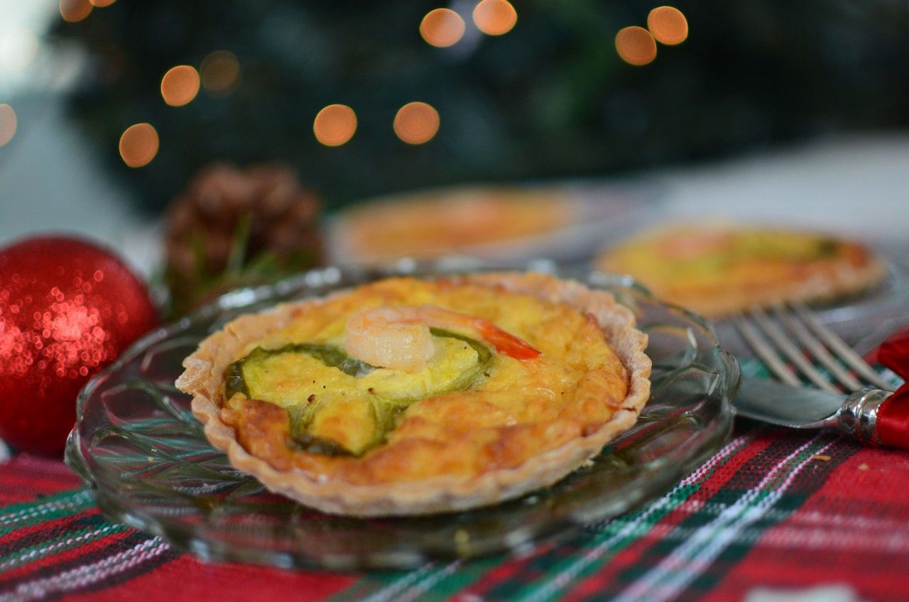 shrimp tart, recipe, pepper, cheese, dough, συνταγή, τάρτα γαρίδα, πιπεριά, ζύμη για αλμυρή τάρτα, γέμιση τάρτας με τυρί, food photography, food styling 